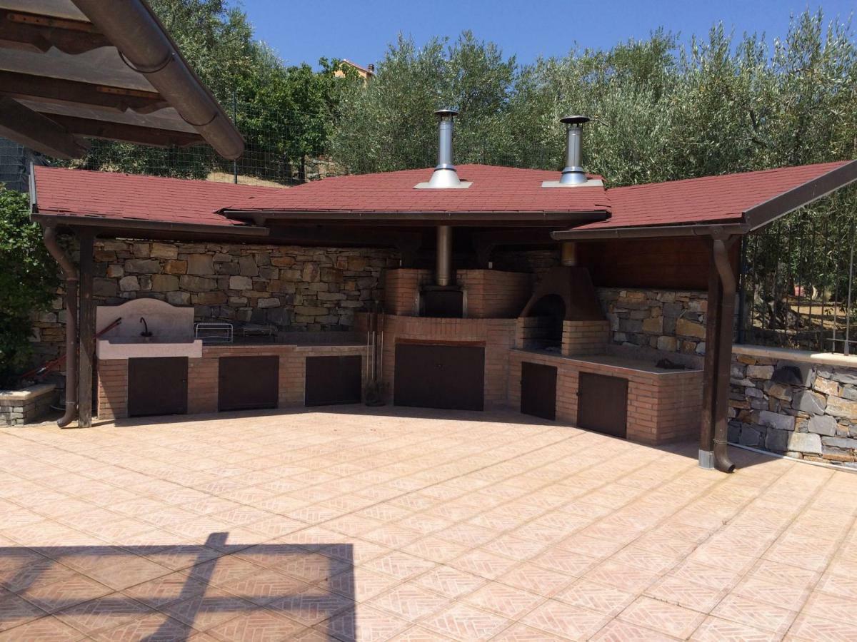 Villa Con Piscina A Imperia, Italy Eksteriør billede