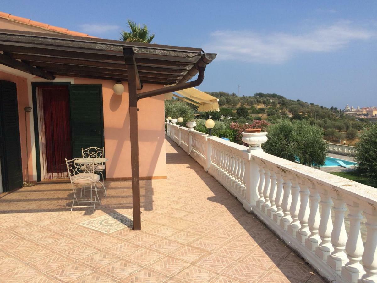 Villa Con Piscina A Imperia, Italy Eksteriør billede